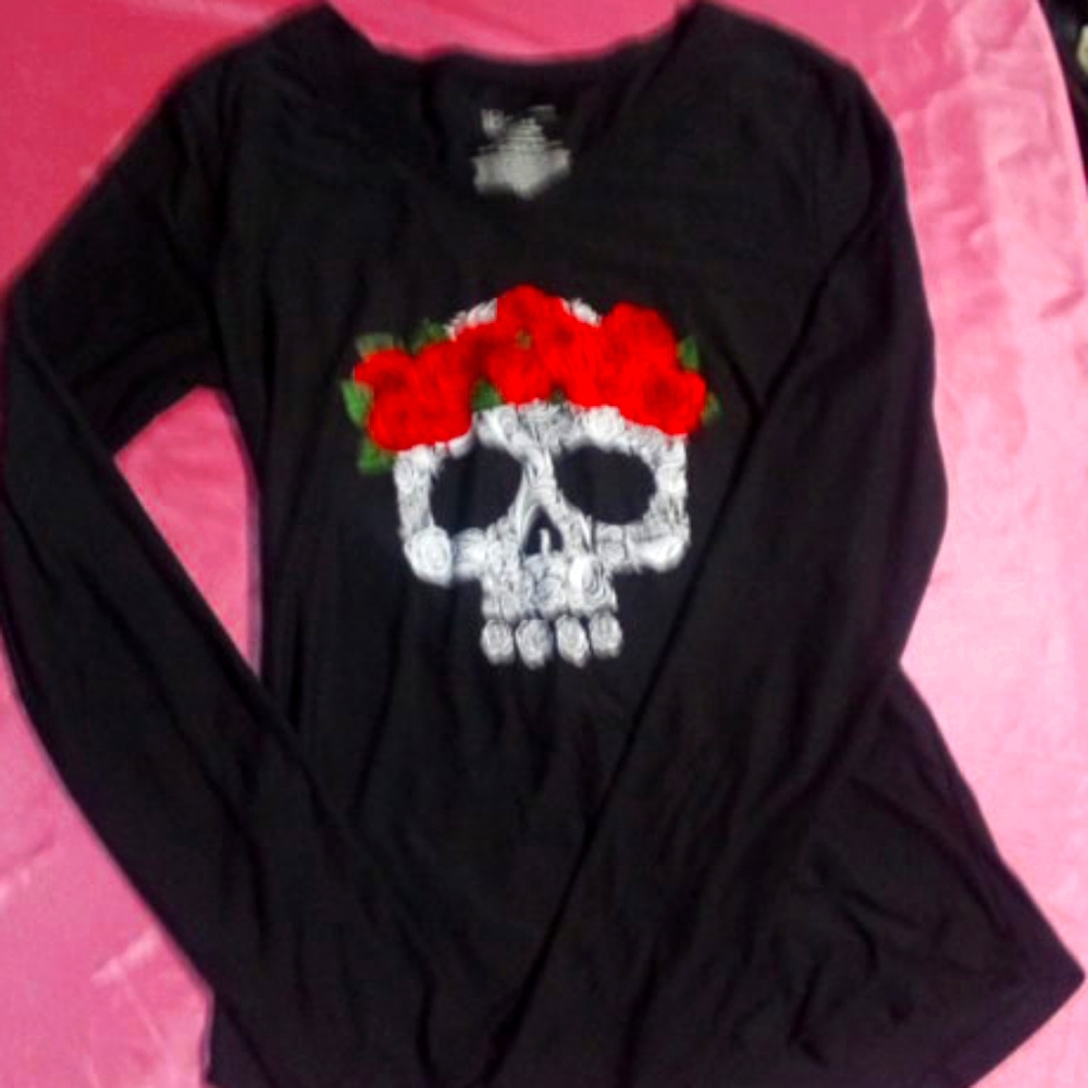 Womens long-sleeved non-slip skull n roses shirt